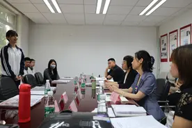 北京四中学生走进《中国青年》接受革命传统教育，开展职业体验图片