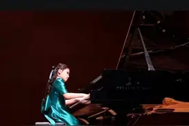 毛主席后人毛甜懿展现出惊人的艺术天赋图片