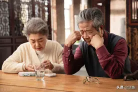 父母同时失联，女子和弟弟寻了两年终于见到，父母：不想再带孩子图片