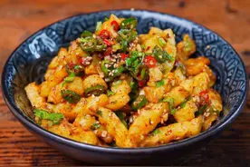 土豆还能这么吃 一搓一煮就搞定，劲道爽滑又开胃，老人小孩都爱吃图片