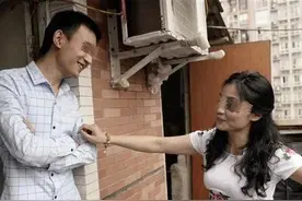 小伙爱上大20岁的女人，人们都说我疯了，小伙竟说:她是恩赐图片