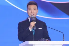 央视新闻主播阵容变化，康辉完成转岗，有新面孔露脸图片
