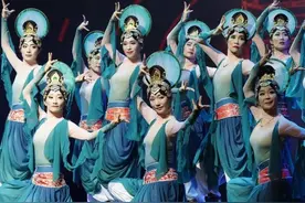 历史画卷中的一抹精彩，敦煌舞蹈的独特之美，让人惊叹不已图片