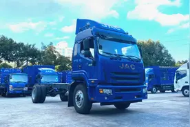 德国大众+沃尔沃+斯堪尼亚？6米8新款江淮德沃斯Q9中卡实拍图片