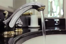 清水拖地等于白拖！学会“这招”，地面干净锃亮，半个月都不用拖图片