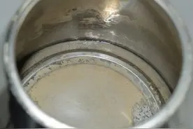 电水壶有“水垢”，烧水难喝还不健康，教你正确做法，干净又卫生图片