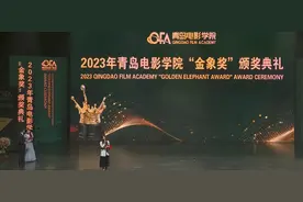 “我花了30万拍片，只得三等奖，我不接受！”女生在毕业典礼上拒领学校颁发三等奖，其作品已被打数百差评图片