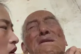 100岁爷爷醒来没见92岁老伴伤心大哭， 孙女：他当时以为奶奶不在了，那天后爷爷一睡醒就在床前守着奶奶图片