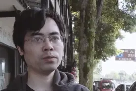 靠100元撑了一周，38岁985硕士失业后无奈送外卖，连应聘实习生也碰壁图片