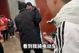 河南周口：小伙到女子家相亲，排队等待1个多小时，连人都没见到图片