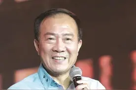 老汪直播间为戴志诚喊话：人家招你惹你了，我有他电话你敢打吗？图片