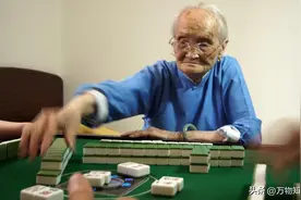 调查11000名中老年人后，才发现爱打麻将的人，身体有这些改变！图片