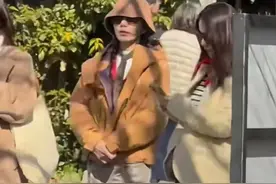 SHE日本被偶遇，任家萱身材臃肿，网友怀疑田馥甄怀孕七八个月图片