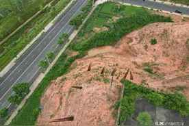 航拍成都千余座墓葬群：密密麻麻像蜂巢 比邻科技园图片