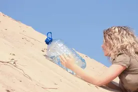 两根铁丝就可以找到水源的物理解释图片