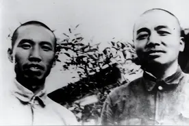 左权牺牲后，日军将尸体扒出来拍照，彭老总：一个不落，全部干掉图片