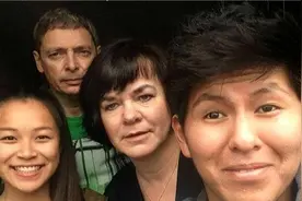 17年欧洲女孩因像中国人，不远万里来中国寻亲，结果让她失声痛哭图片