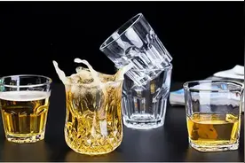 一瓶白酒相当于15瓶啤酒？怎么喝才公平？行家：弄懂3点不吃亏图片