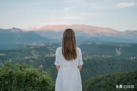 男友离异不离家，一边和我交往，一边想和前妻复婚，他想干什么？图片