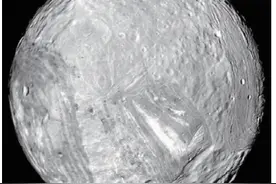 想在太阳系最高的悬崖蹦极，得先跟钢铁侠借身装备图片