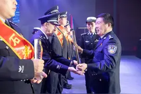 青春蓝·正当燃︱南京公安青年民警工作汇报会图片