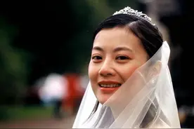 她曾是央视主持人，放弃国籍远嫁欧洲，49岁离婚回国捞金图片