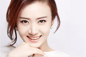 四川女演员王晓，淡雅与宁静，气质迷人图片