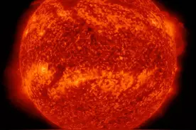 太阳上发生怪事，北极出现巨型旋涡，科学家：理解不了图片