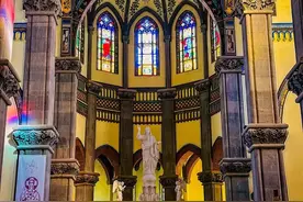 这是巴黎吗 不 不是｜ 是济南的洪楼天主教堂呀图片