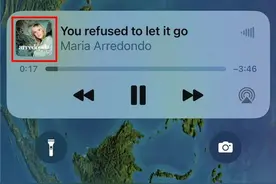 苹果iOS 16如何在锁屏界面边听音乐边欣赏全屏专辑封面图片