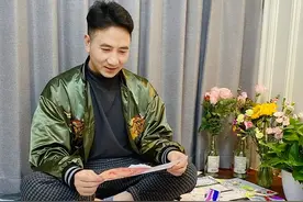 林生斌事件再曝新进展？保姆儿子回国参加家宴，坐林身边像父子图片