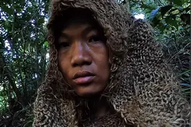 真荒野求生！女博主裸身入丛林生存百天，开局无刀无火无衣无鞋图片