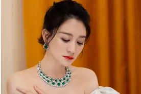 宝格丽红毯：章子怡险些绊倒，赵露思最性感，却像“穿大人衣服”图片