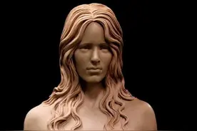 他凭一件薄纱美女雕塑，一举成名，作品细节把人看呆了图片