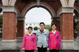 据报道，浙江三名高中生在国际核心期刊发文图片