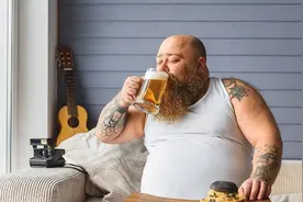 男性“滴酒不沾”一个月，这3大好处或“不请自来”，不妨试一试图片