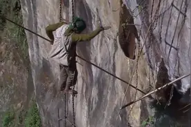 尼泊尔的采蜜人：拿命采了8公斤蜜换来400块，谁知奸商转手卖4800图片