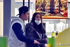 释小龙什么时候结婚了？老婆穿搭年轻时尚，女儿乖巧又懂事图片