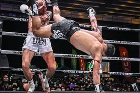 近日，42岁传奇泰拳王善猜取得65连胜图片