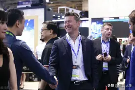 当别人夸我们长相年轻时，该怎么回应？图片