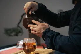 “小儿觉多、老人尿多”，老年人夜尿增多，可能是这3种原因图片