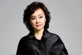 著名演员黄梅莹的丈夫金鑫：心疼妻子坎坷的命运，宠爱38年生一子图片