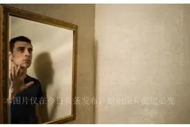 杨振宁凭什么获诺贝尔奖，只因发现“镜子中的你和现实不同”图片