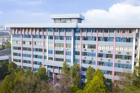 2023昆滇名高中|云南民大附中：莘莘学子醉书怡情、力学奋进的理想圣地图片