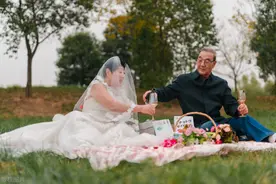 55岁大妈再婚40岁男人5个月，大妈：我年纪大了，照顾不动人了图片