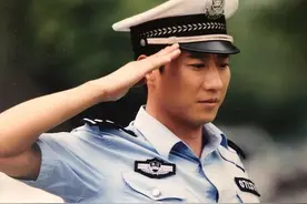 “谭警官”首谈三段婚姻！与前妻仍是朋友，小21岁娇妻诞下女儿图片