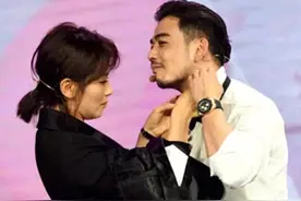 不顾央视警告顶风作案，与刘涛传出绯闻的杨烁，到底谁在给他底气图片