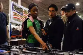 美俄两国都不禁枪，为何美国枪击案居高不下，俄罗斯却很少发生？图片