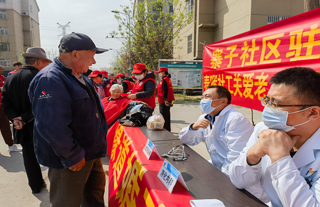 立足岗位扎根一线 驻村帮扶冲锋在前