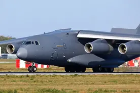 6架运20穿越多国领空直插欧洲后院，压满干扰弹做好准备图片